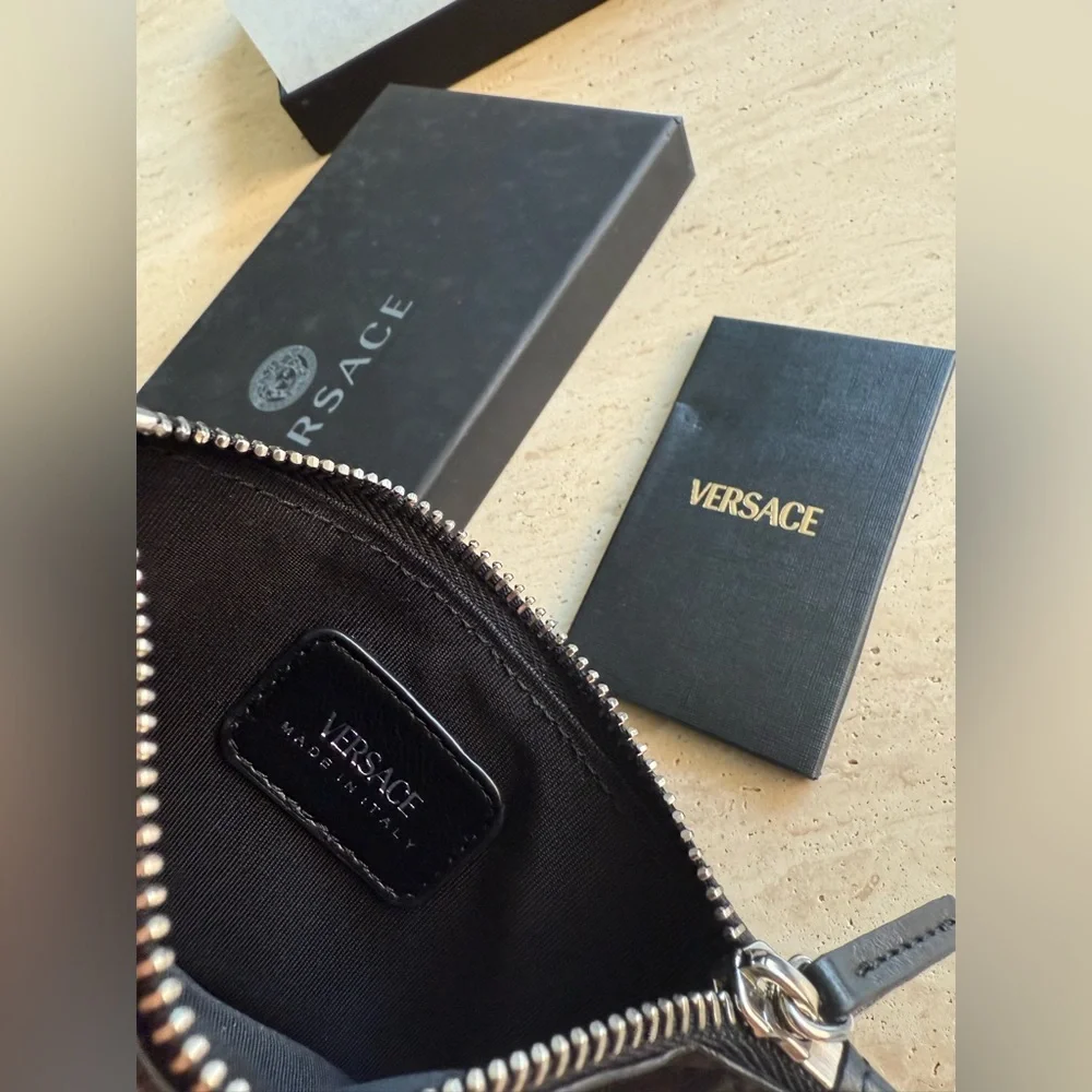 NWT VERSACE Black Quilted Leather Card Holder with Zipper
